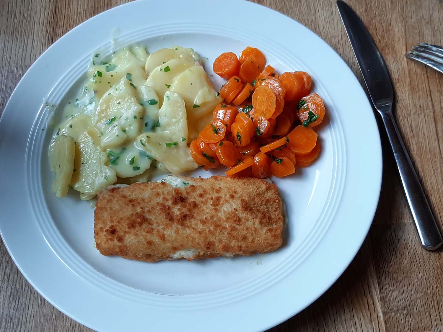 Gebratenes Fischfilet mit Karottengemüse – Antons fitte Küche
